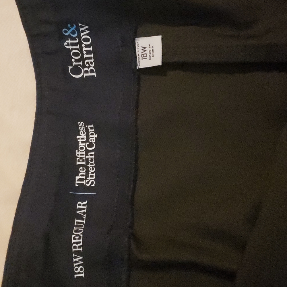 Black capris